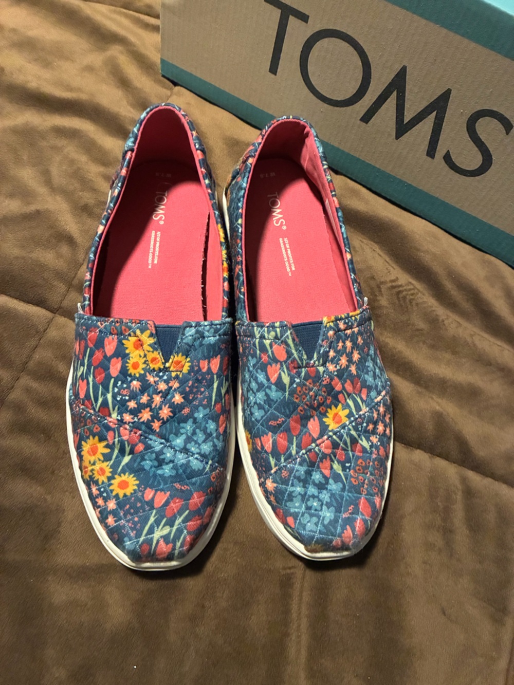 TOMS brand, size 7.5, alpagarta cupsole steel blue repreve flower fields/quilted - Picture 3 of 11